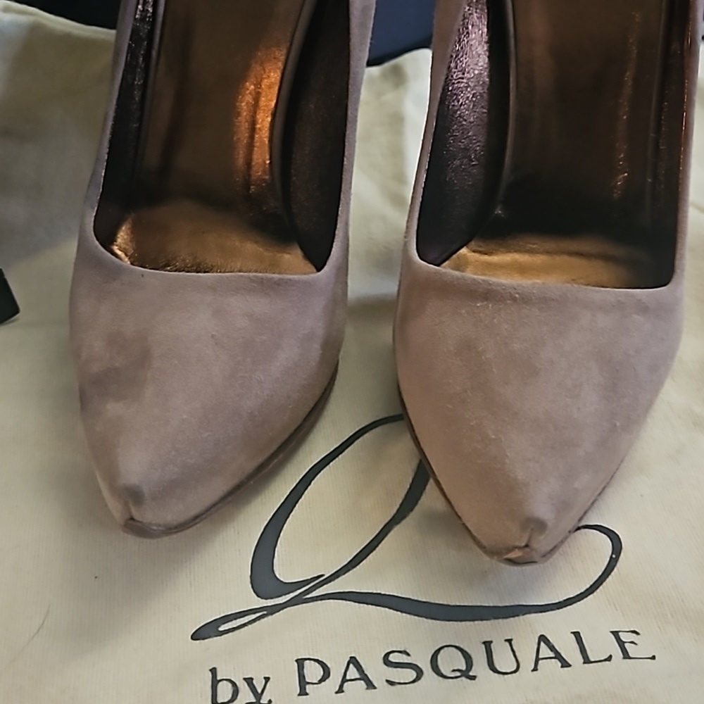 Q by Pasquale Soft Pink Suede Italian made heels size 36 NIB See Description Plz - Picture 4 of 16